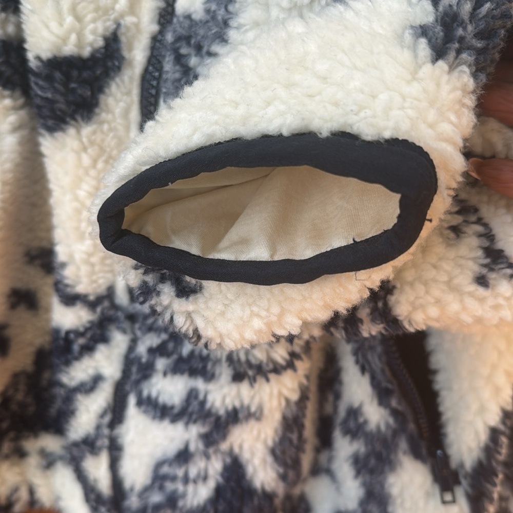 NWOT High-Pile Fleece Graphic Zip Jacket - Picture 11 of 14